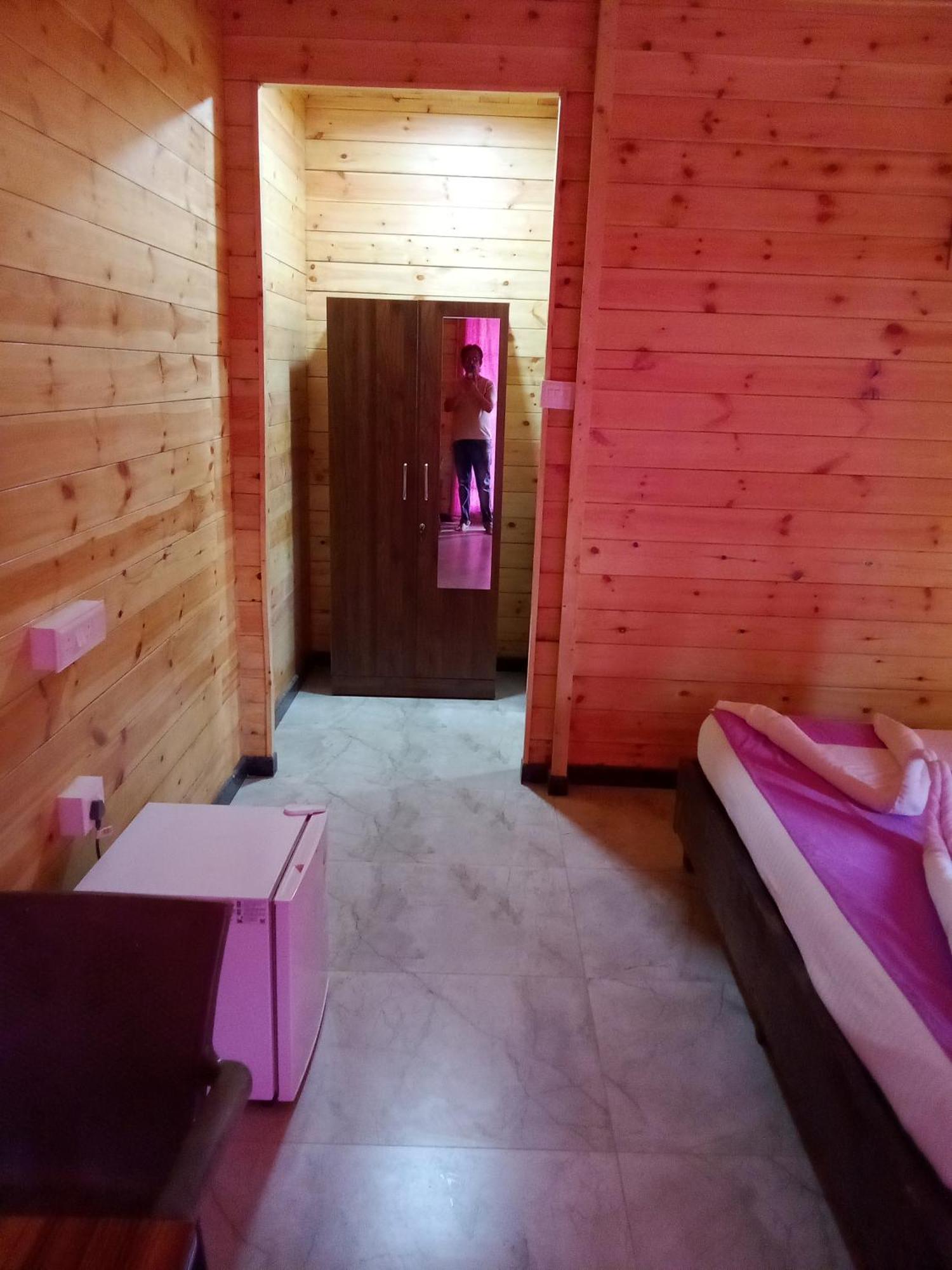 The Cool Huts 2*